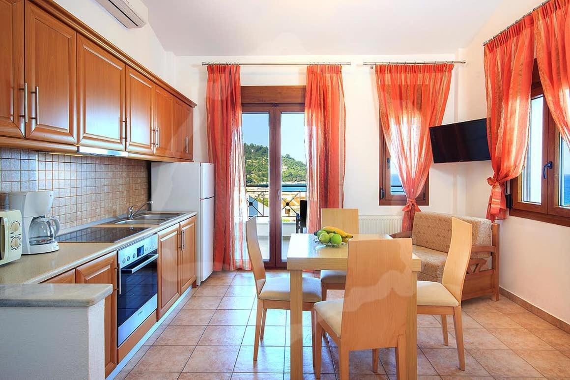 Loretta Maisonettes And Studios Chrysi Ammoudia ภายนอก รูปภาพ